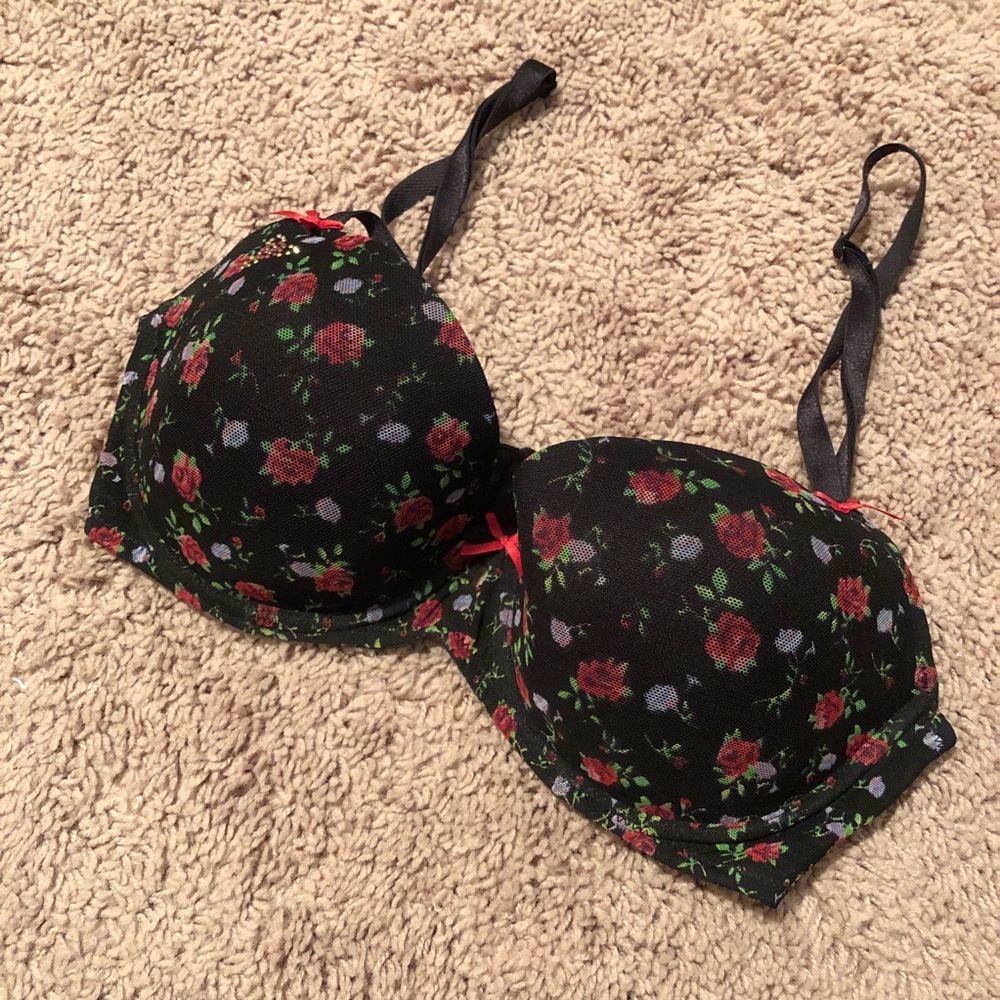 Betsey Johnson Black Rose Demi Bra sz 32D